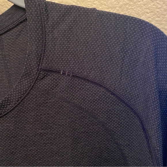 LULULEMON Men Dark Gray Long Sleeve Athletic Shirt Size Small - Picture 3 of 5